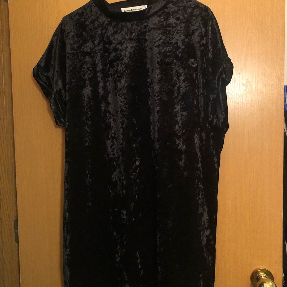 Black, above knee, velvety dress w/ short sleeves